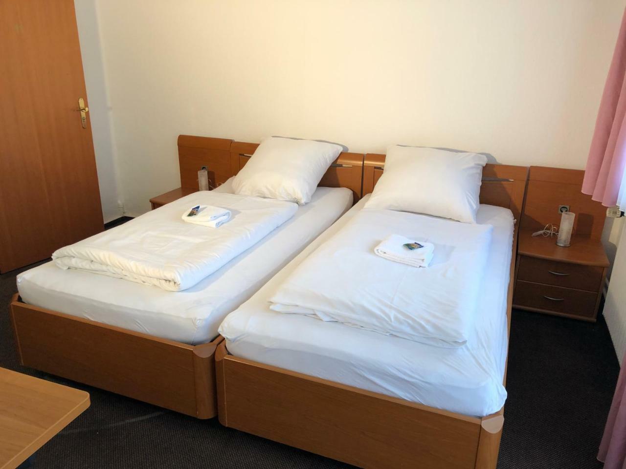 Hotel Mivano Lehrte Esterno foto
