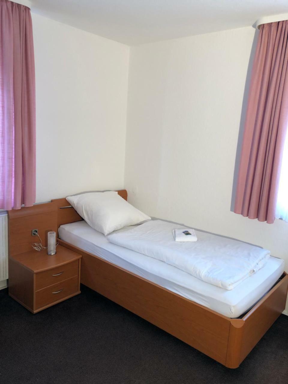 Hotel Mivano Lehrte Esterno foto