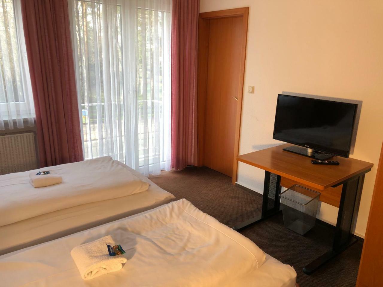 Hotel Mivano Lehrte Esterno foto